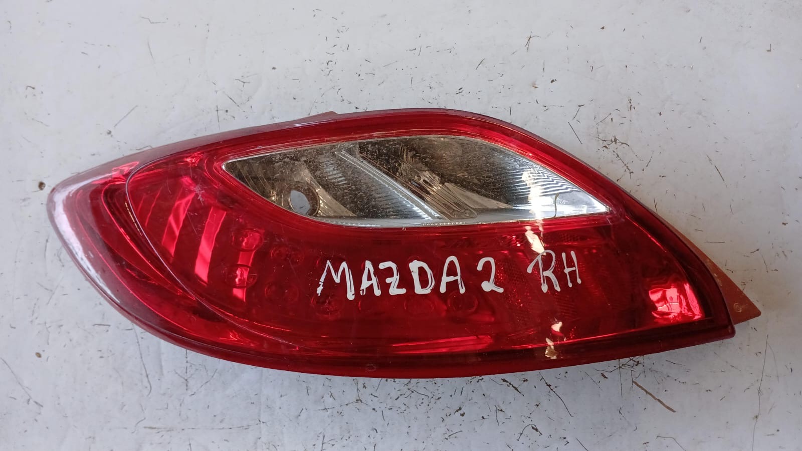 Foco trasero derecho mazda 2