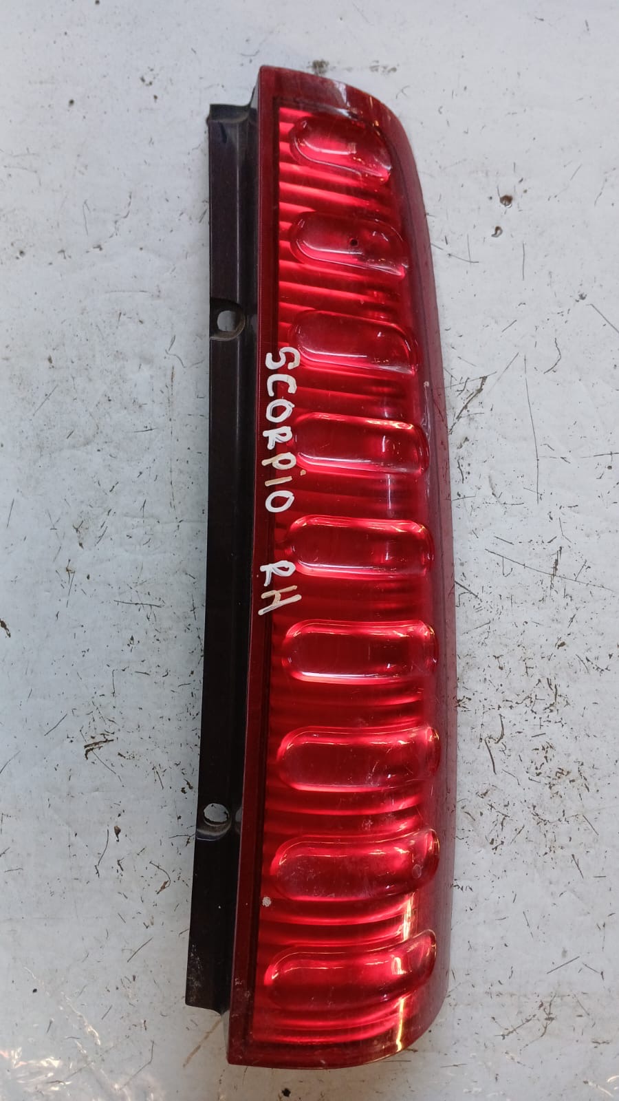 Foco trasero derecho Mahindra Scorpio