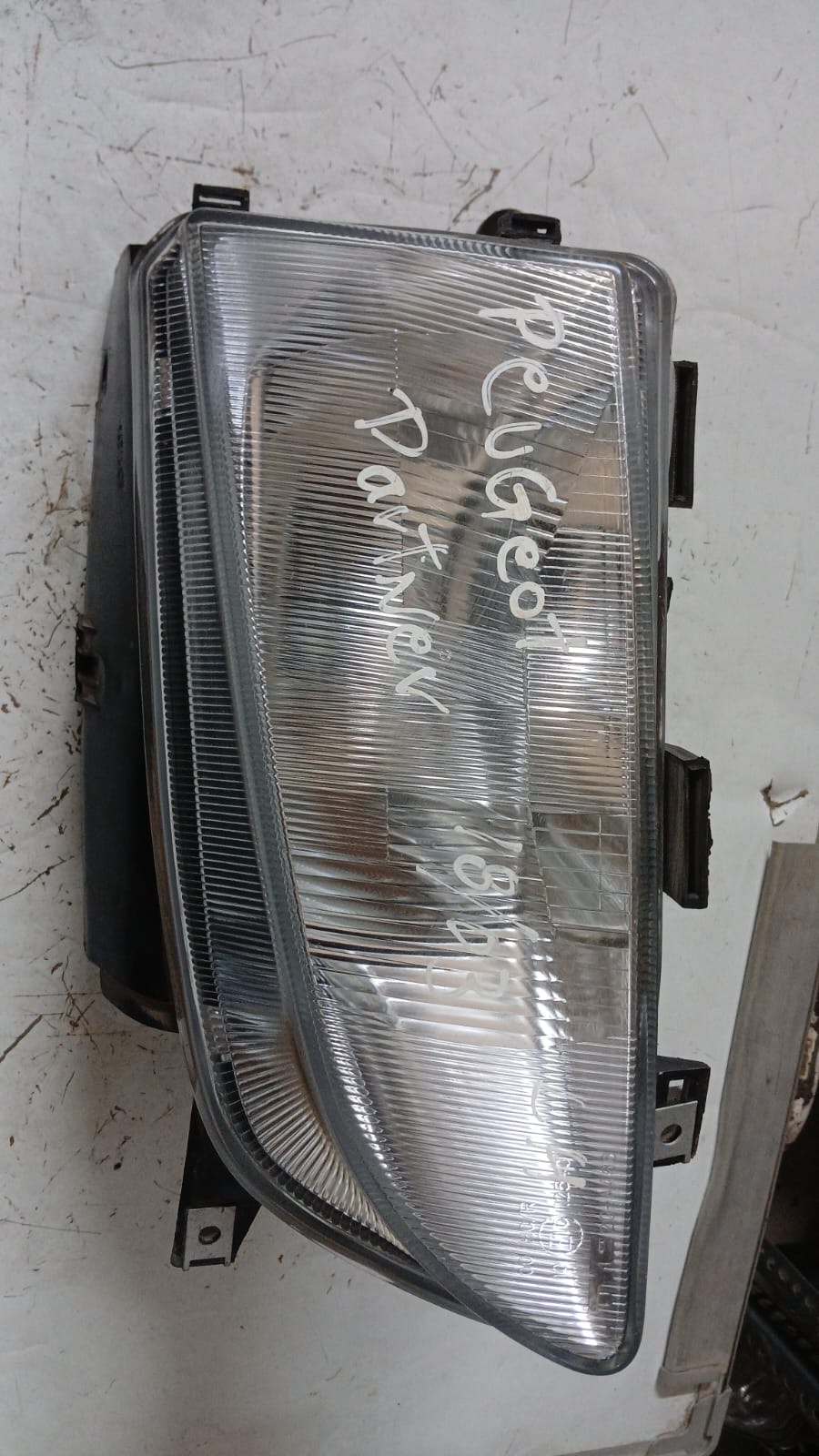 Óptico izquierdo Peugeot Partner