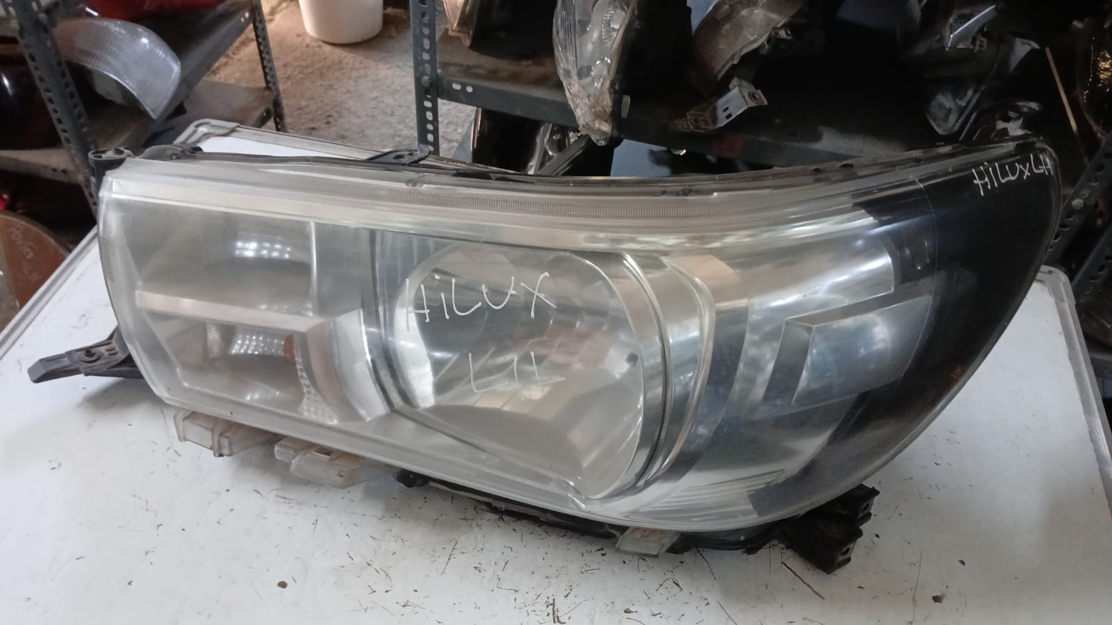 Óptico izquierdo Toyota Hilux