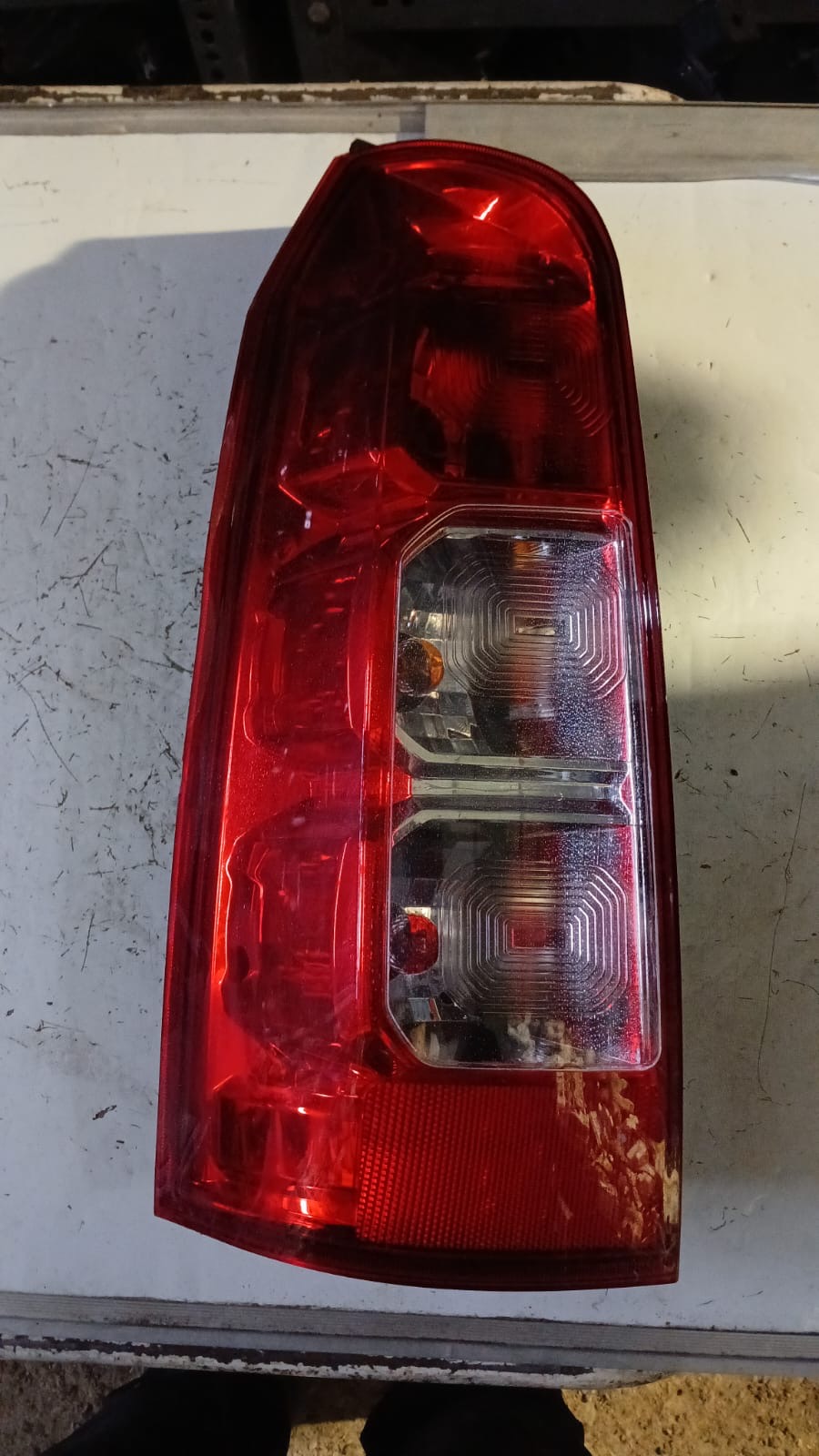 Foco trasero izquierdo Chevrolet n400