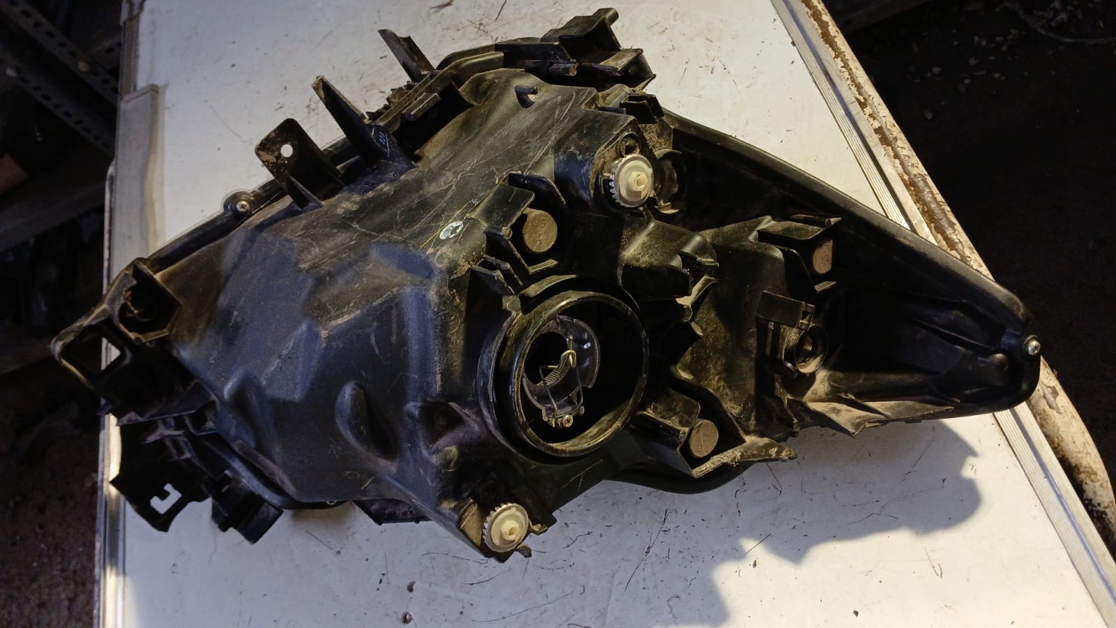 Óptico izquierdo Mazda 2