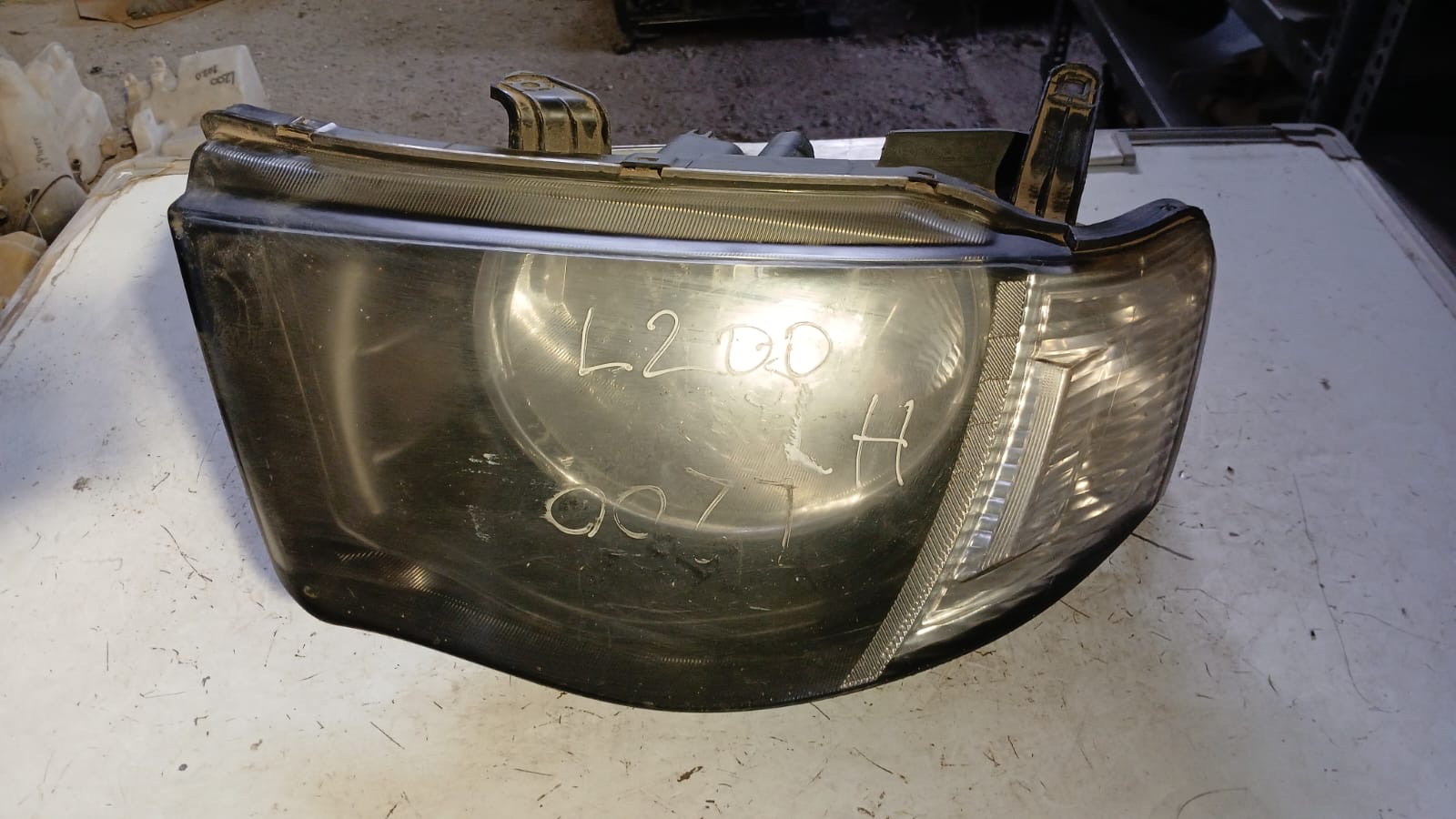 Óptico izquierdo Mitsubishi L200