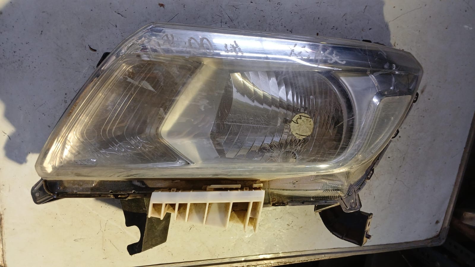 Óptico izquierdo Nissan Np300