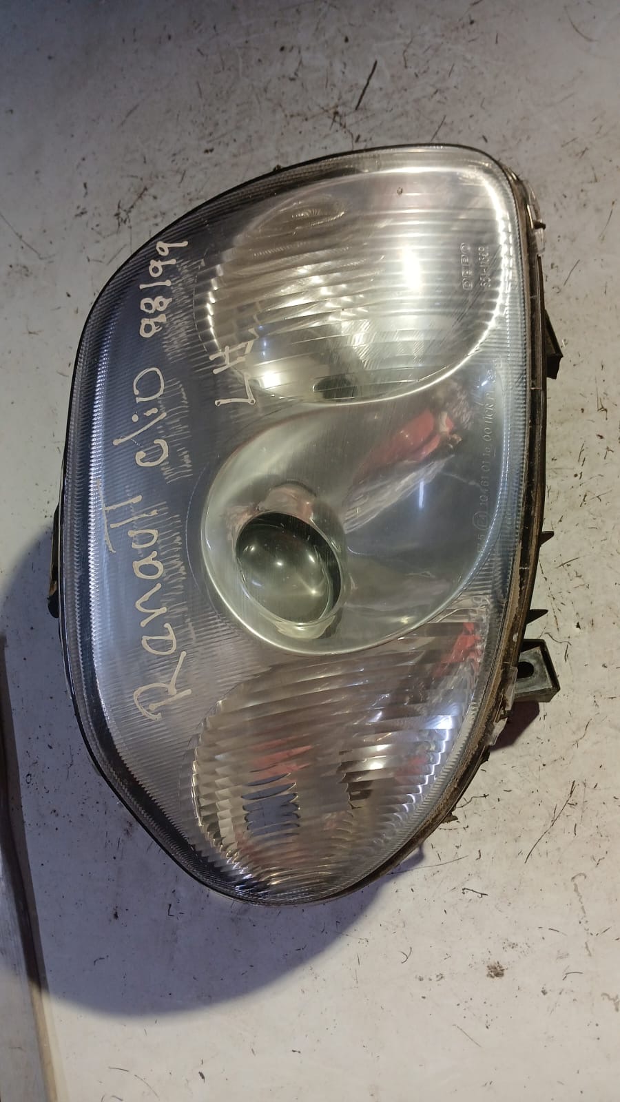 Óptico izquierdo Renault Clio