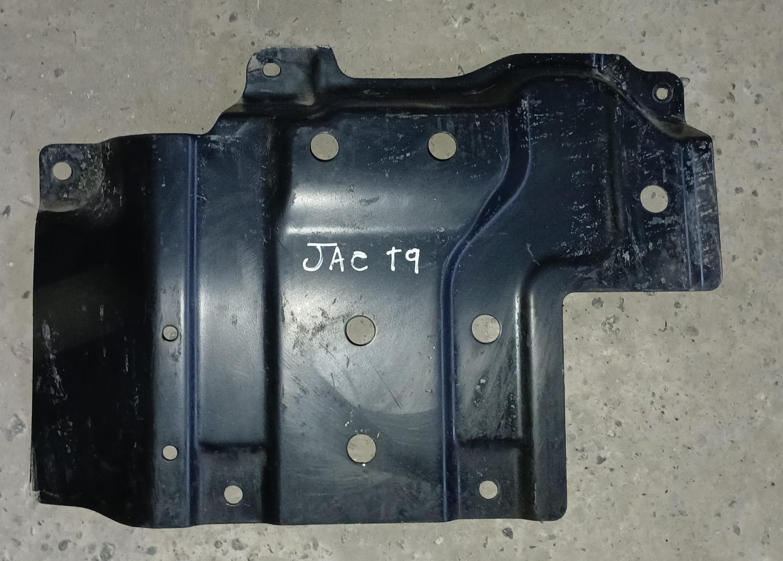 Cubre carter Jac T9
