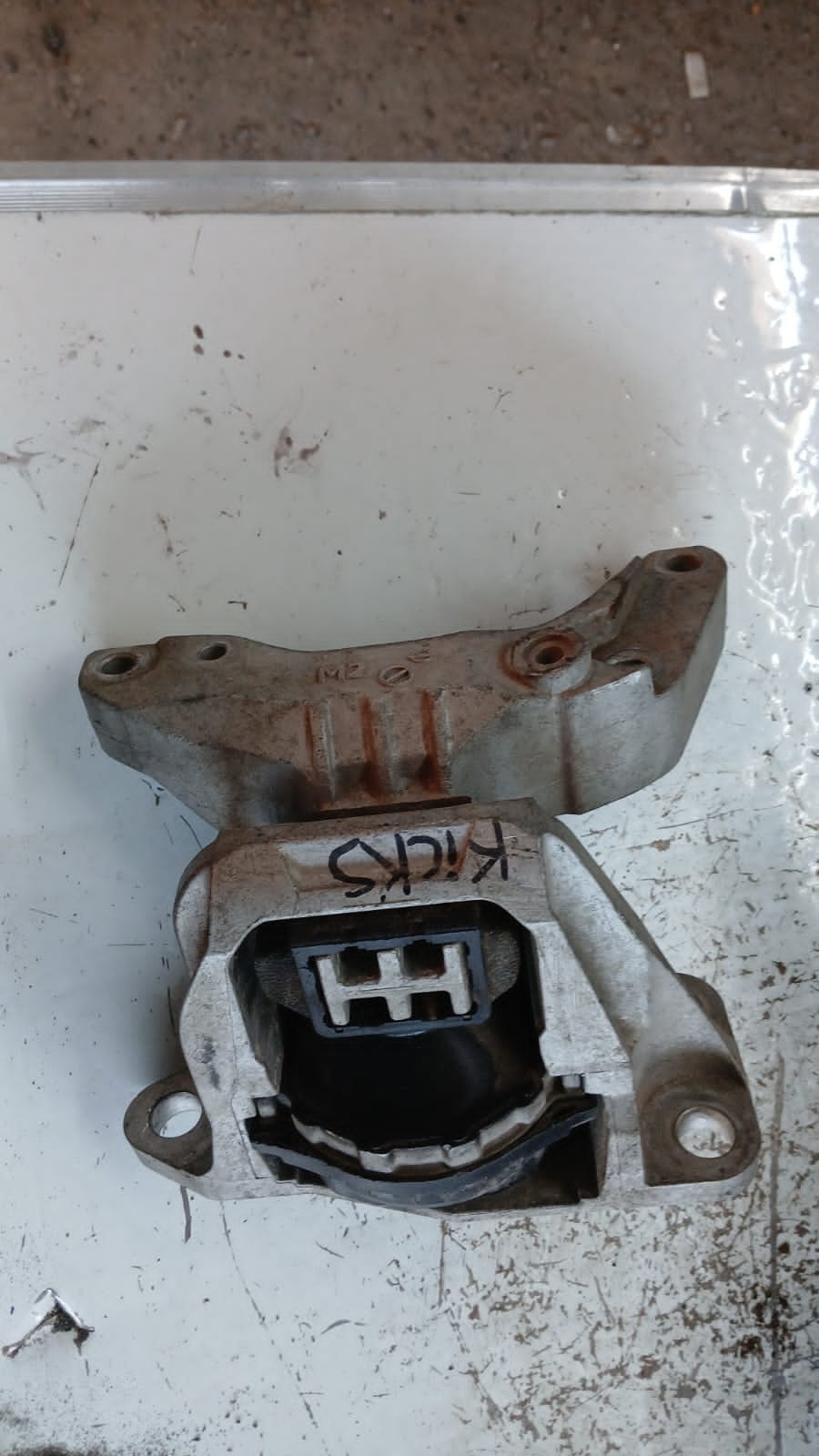 Soporte de Motor Nissan Kicks · Original Usado