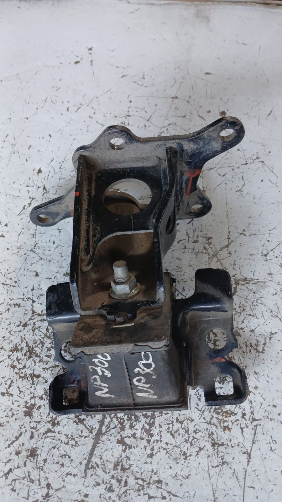 Soporte de Motor Nissan NP300