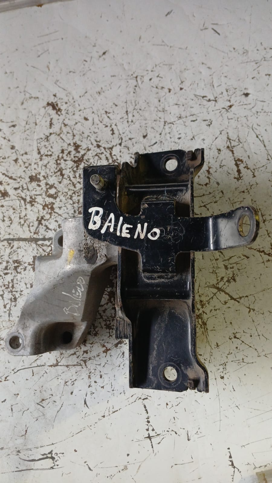 Soporte de Motor Suzuki Baleno · Original Usado