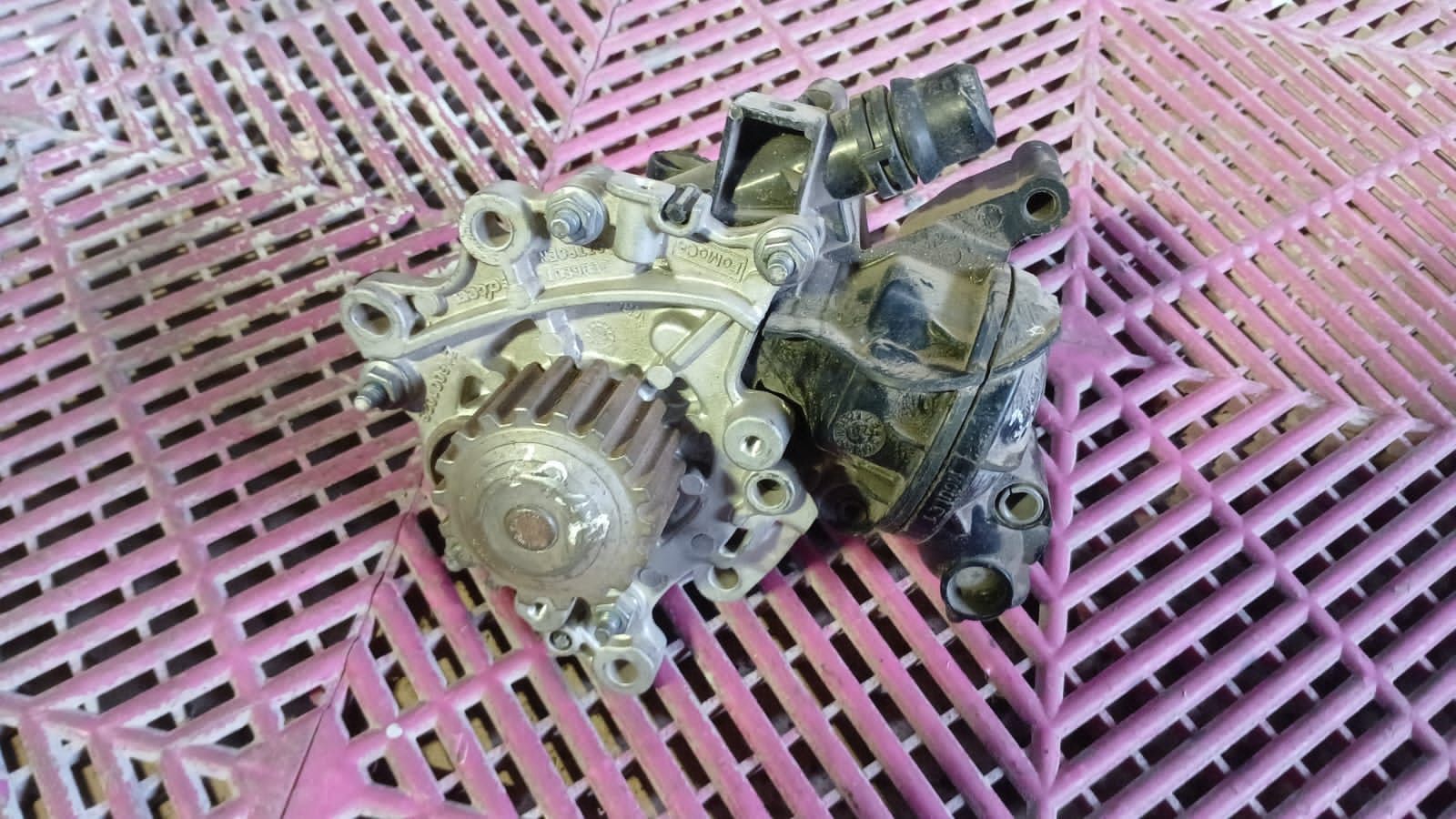 Bomba de Agua Peugeot 2008