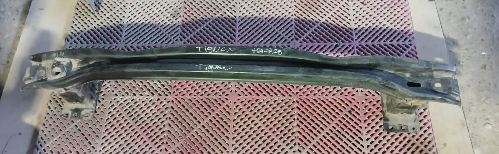 Refuerzo de Parachoque Trasero Volkswagen Tiguan