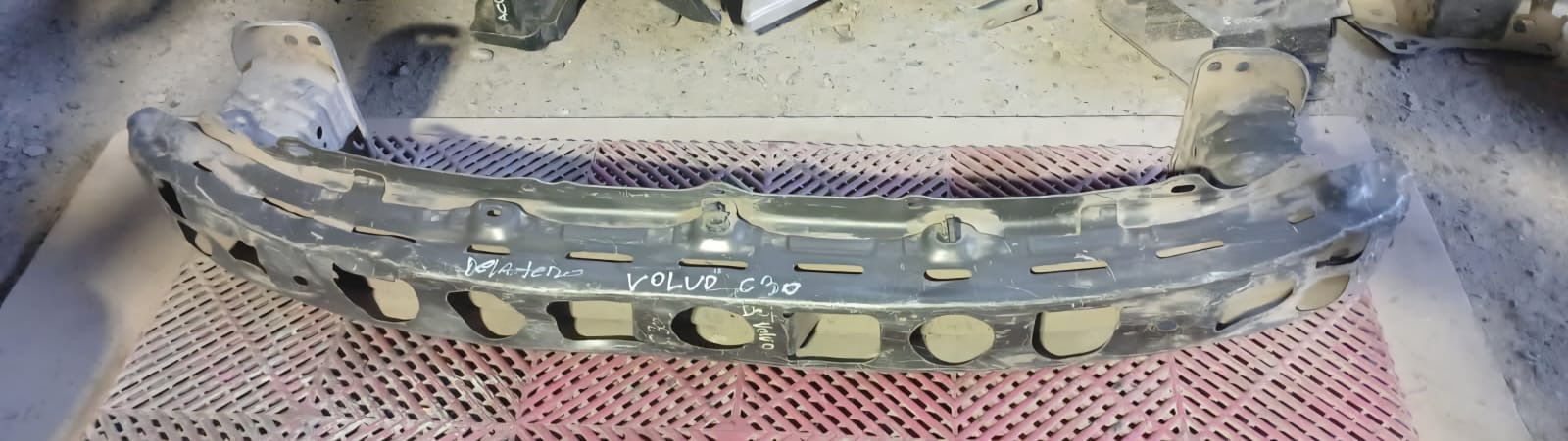 Refuerzo de Parachoque Volvo C30