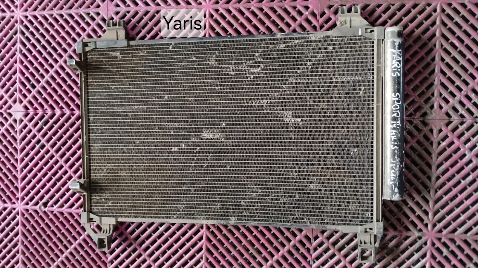 Radiador de Aire Toyota Yaris Sport