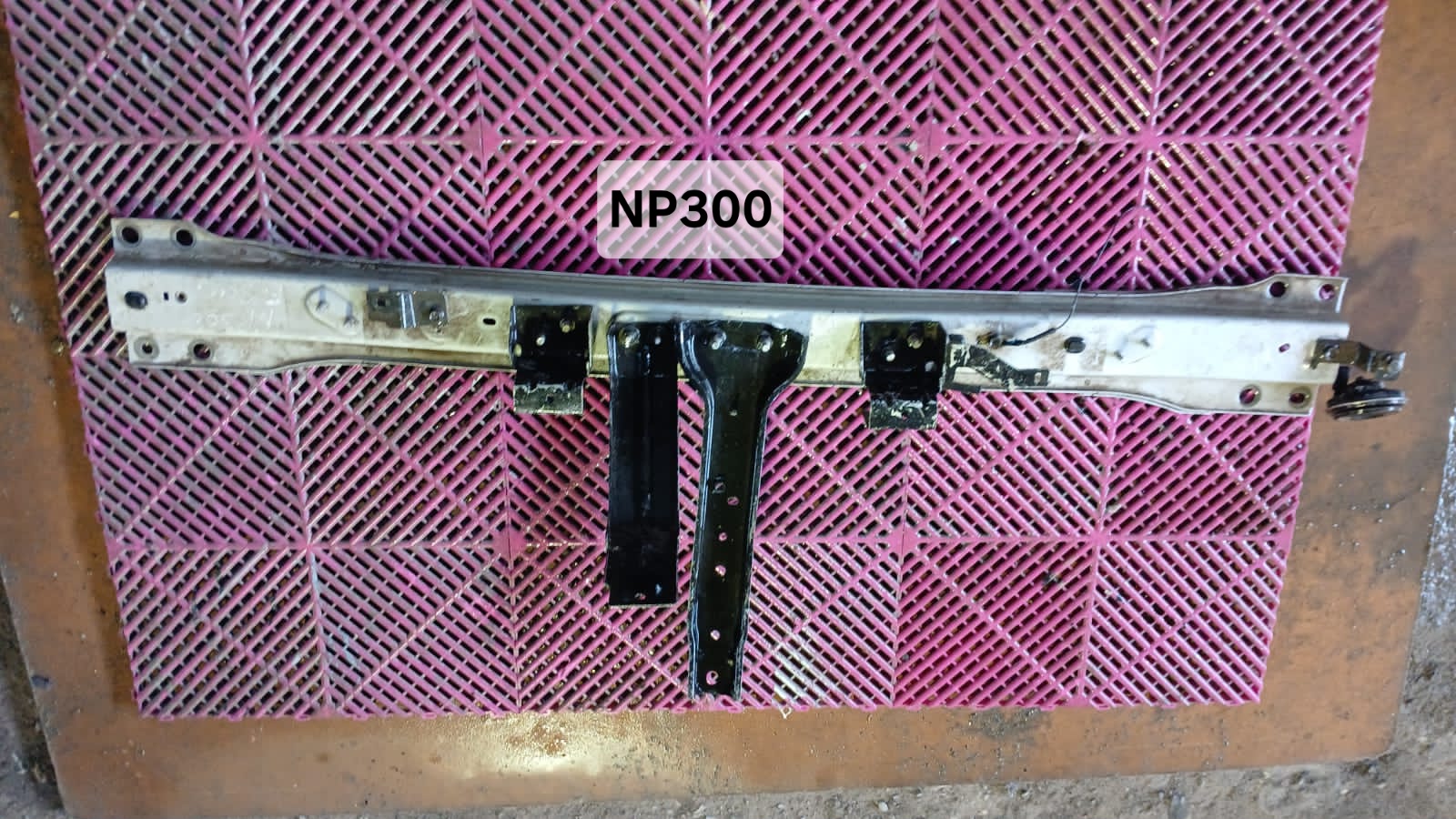 Frontal Nissan NP300