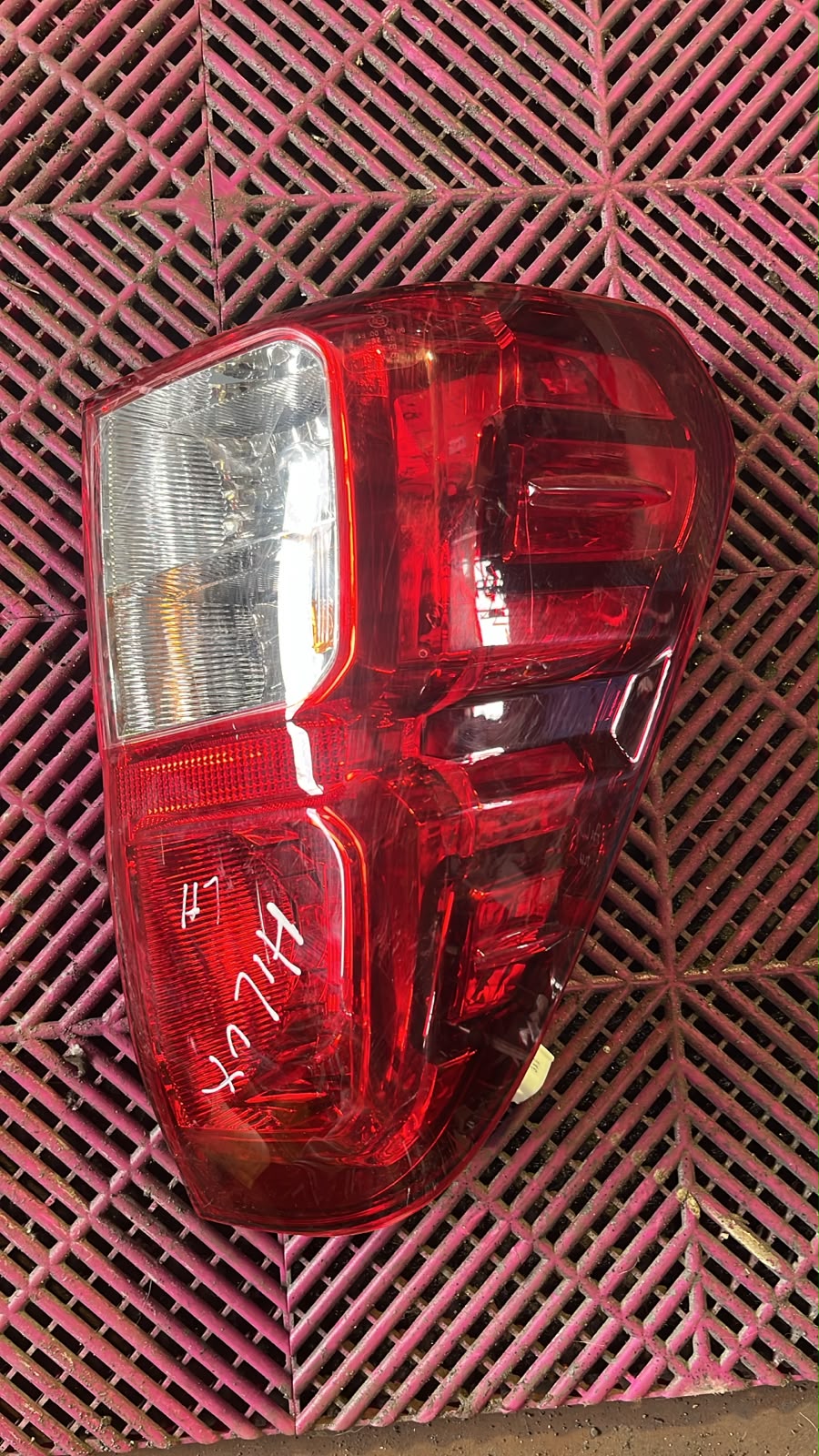 Foco Izquierdo Toyota Hilux