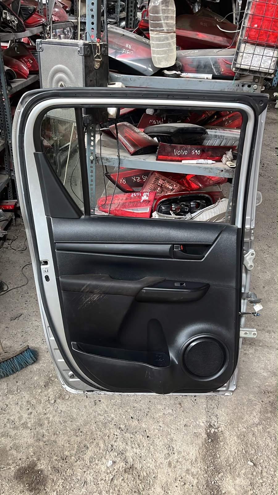 Puerta Trasera Izquierda Toyota Hilux 2018-2025