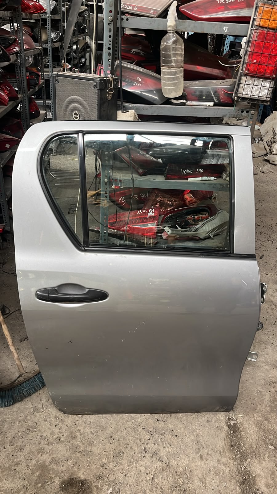 Puerta trasera derecha Toyota Hilux 2018-2025