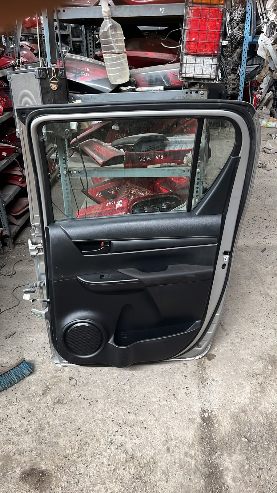 Puerta trasera derecha Toyota Hilux 2018-2025