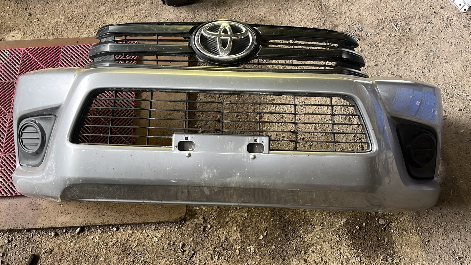 Parachoque Delantero Toyota Hilux 2018-2025