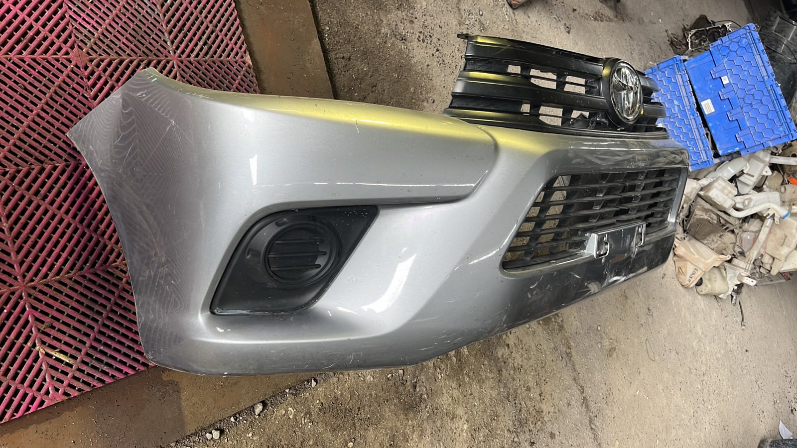Parachoque Delantero Toyota Hilux 2018-2025