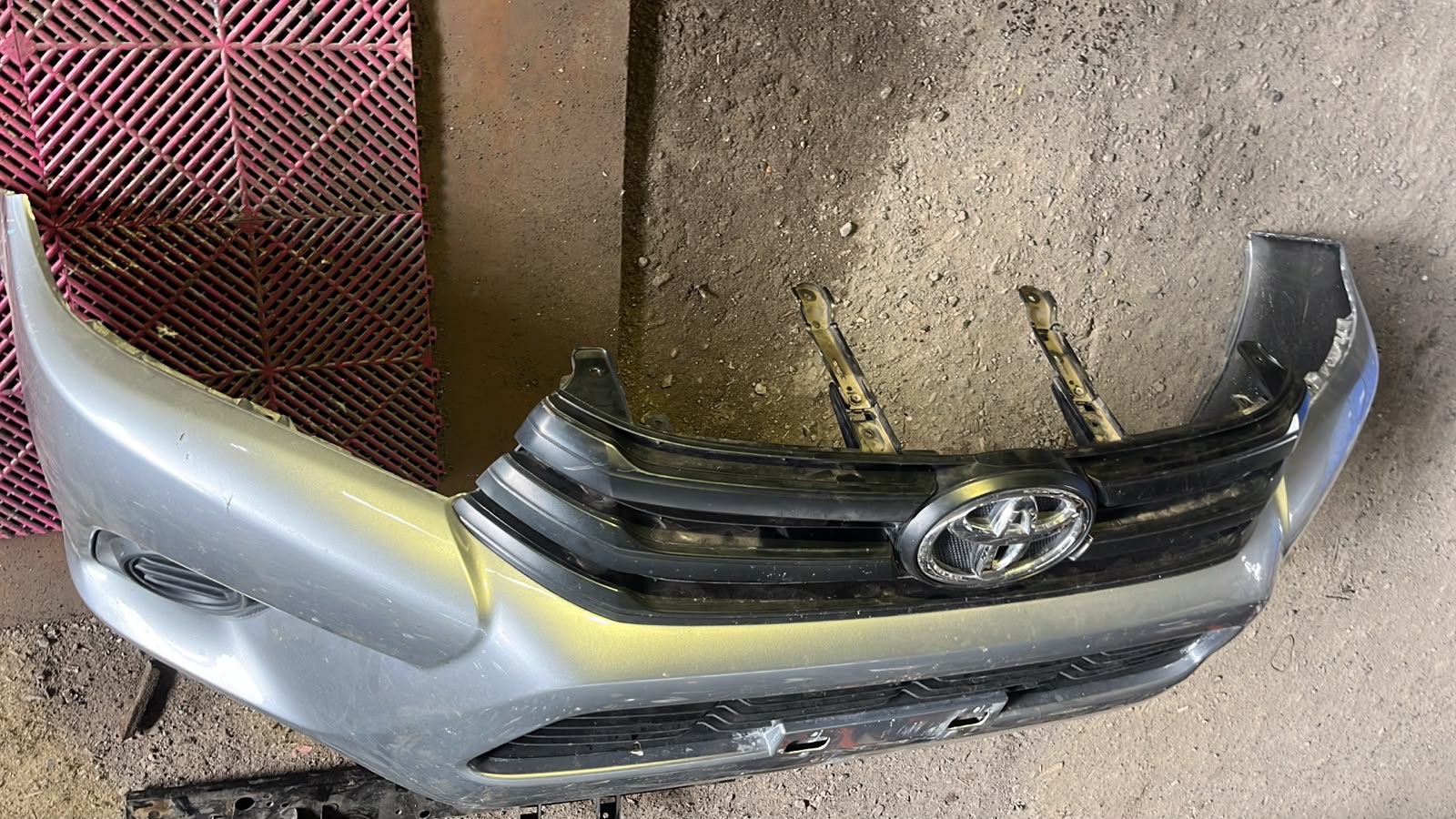 Parachoque Delantero Toyota Hilux 2018-2025