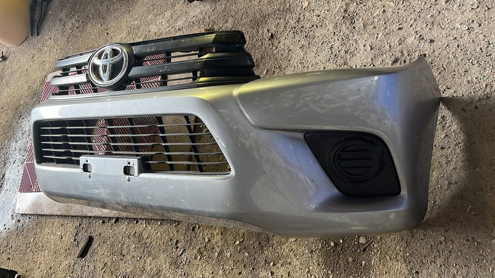 Parachoque Delantero Toyota Hilux 2018-2025
