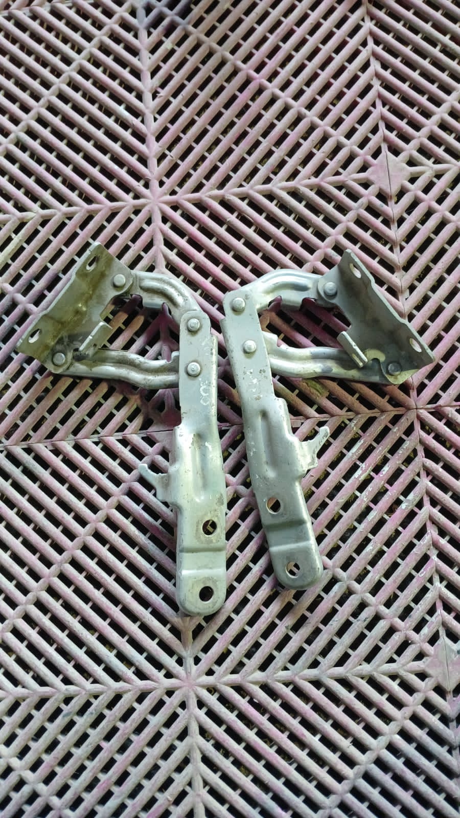 Bisagras de Capot Mahindra XUV500